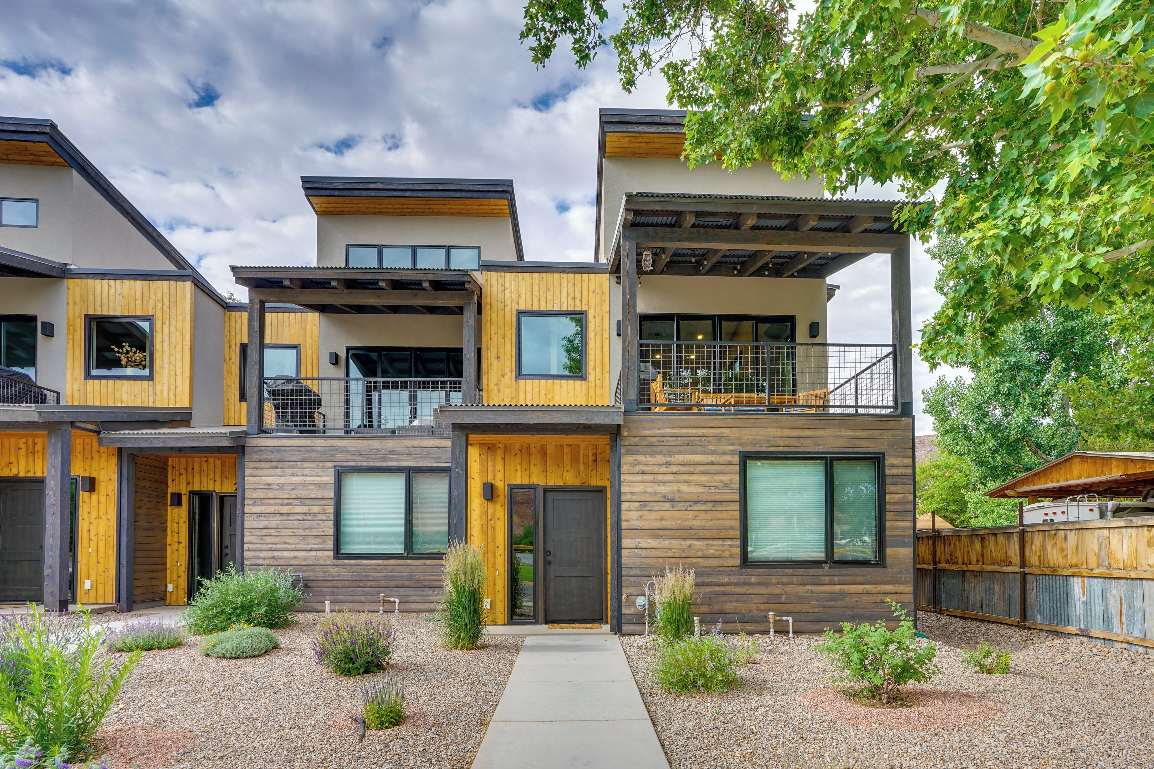 Apartemen (3 Bedrooms) | Bagian depan properti