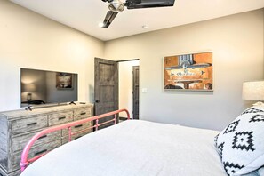 Interior - Sleek & Modern Townhome, 3 Blocks to Main St! (Moab)