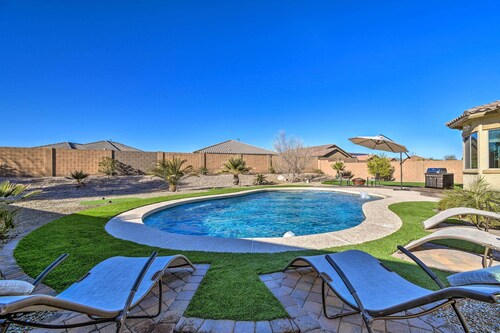 Pool, Fire Pit & Putting Green: Goodyear Retreat!