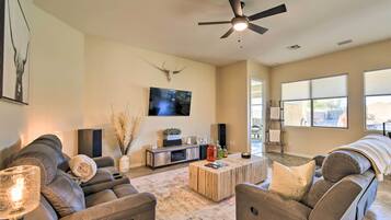 House (4 Bedrooms) | Interior