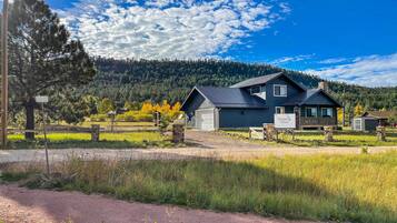 House (4 Bedrooms) | Front of property