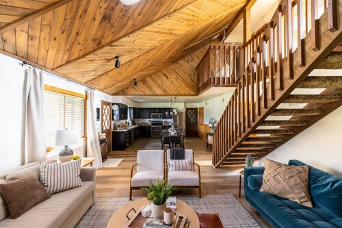 'whispering Hollow Lodge' on Greer Main St!