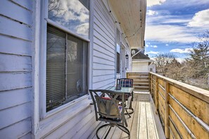 Apartment (1 Bedroom) | Interior - Chic Newark Escape w/ Balcony < 14 Mi to Nyc! (Newark)