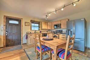 Interior - Fort Worth Apt < 5 Mi to Downtown! (Fort Worth)