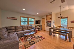 House (3 Bedrooms) | Interior - Rustic Mccall Cabin w/ Private Hot Tub & Deck! (McCall)