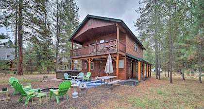 Rustic Mccall Cabin w/ Private Hot Tub & Deck!