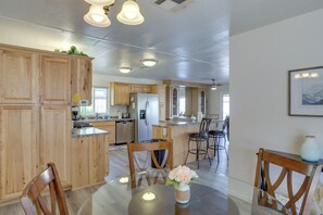 House (2 Bedrooms) | Interior