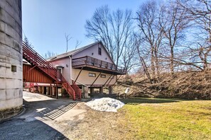 Apartment (3 Bedrooms) | Interior - Creek Access & Deck: Runningwater Lancaster Gem (Lancaster)