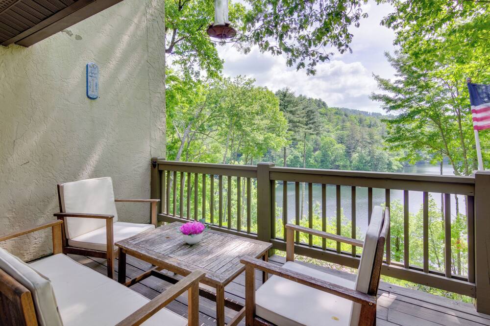 High-end Sapphire Retreat on Fairfield Lake! - Hamburg, NC