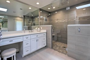 House (5 Bedrooms) | Interior - Outdoor Kitchen: Desert Dream Home in Scottsdale! (Scottsdale)