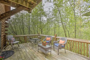 Interior - Resort Cabin w/ Fire Pit: Golf, Hike and Play! (Rothbury)