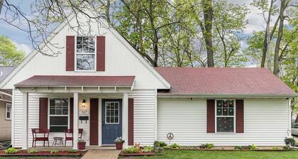 Cozy Cedar Rapids Pad - 2 Blocks to Mercy Care!