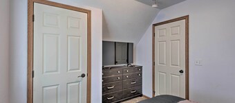 Cozy Cedar Rapids Pad - 2 Blocks to Mercy Care!
