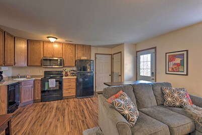 Cozy Cedar Rapids Pad - 2 Blocks to Mercy Care!