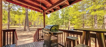 Coconino Cabin w/ Kayaks ~ 13 Mi to Reservoir