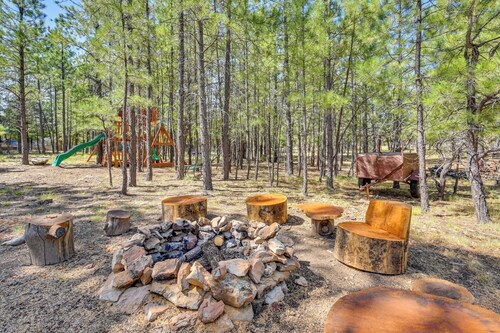 Coconino Cabin w/ Kayaks ~ 13 Mi to Reservoir