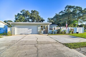 Property grounds - Vibrant St. Petersburg Home w/ Private Yard! (Seminole)