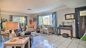 Unclassified image, 3 of 29, button - Vibrant St. Petersburg Home w/ Private Yard! (Seminole)