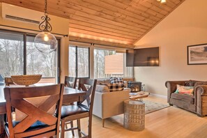 Apartment (3 Bedrooms) | Interior - Updated Loon Townhome w/ Mtn Views & Ski Shuttle! (Lincoln)
