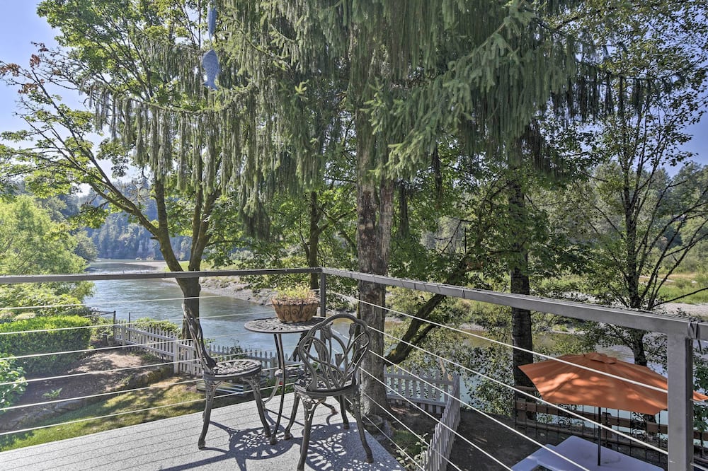 Waterfront Troutdale Hideaway: Sandy River Fishing - Corbett, OR