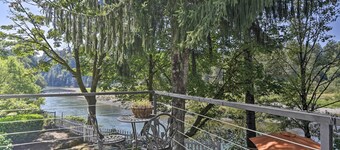 Waterfront Troutdale Hideaway: Sandy River Fishing