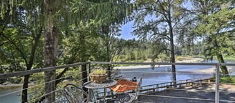 Waterfront Troutdale Hideaway: Sandy River Fishing