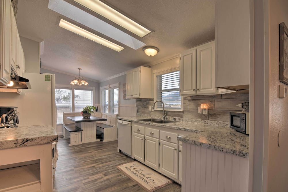 Bright & Beautiful Home, Explore Nat'l Parks! - Antimony, UT