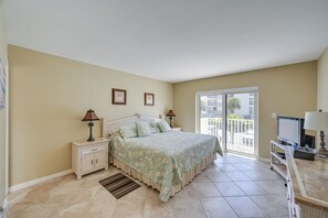 Interior - Oceanfront Bonita Beach Condo w/ Pool Access! (Bonita Springs)