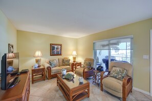 Interior - Oceanfront Bonita Beach Condo w/ Pool Access! (Bonita Springs)