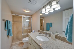 Apartment (2 Bedrooms) | Interior - Oceanfront Bonita Beach Condo w/ Pool Access! (Bonita Springs)