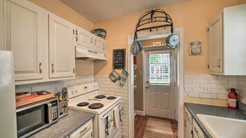 Cottage (2 Bedrooms) | Interior