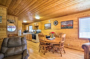 House (2 Bedrooms) | Interior