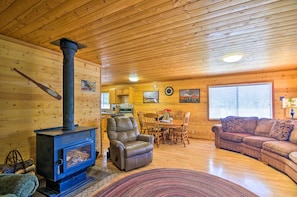 House (2 Bedrooms) | Interior - 'aspen Meadow Cabin' ~ 9 Miles Outside Duck Creek (Duck Creek Village)