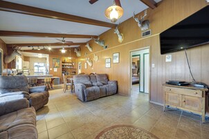 House (5 Bedrooms) | Interior