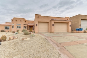 House (3 Bedrooms) | Interior - Private Pool, Spa, & Grills: Lake Havasu City Home (Lake Havasu City)