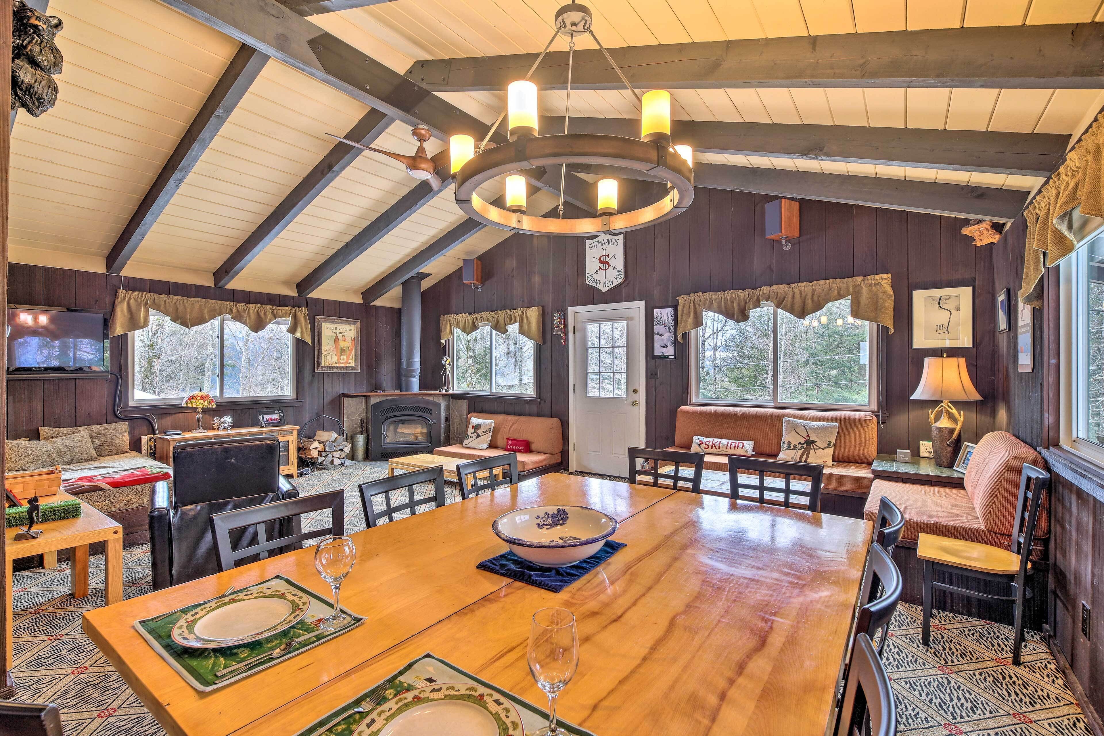 TV, perapian, dan buku