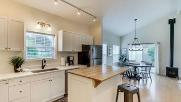 House (2 Bedrooms) | Interior