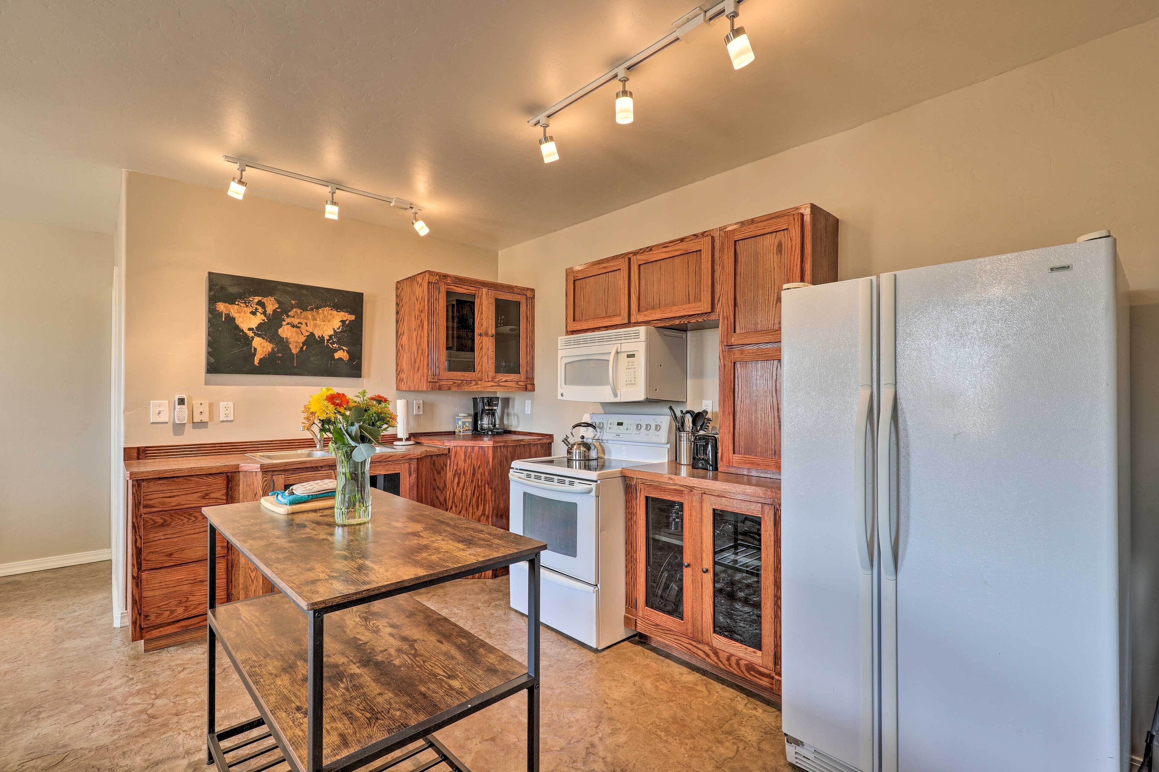 Microondas, horno, placa de cocina y licuadora