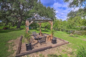 Property grounds - Downtown Boerne Home on Cibolo Creek w/ Fire Pit (Boerne)