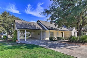 Exterior - Downtown Boerne Home on Cibolo Creek w/ Fire Pit (Boerne)