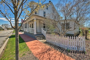 House (3 Bedrooms) | Interior - 11 Mi to Hersheypark: Family Home in Harrisburg (Harrisburg)