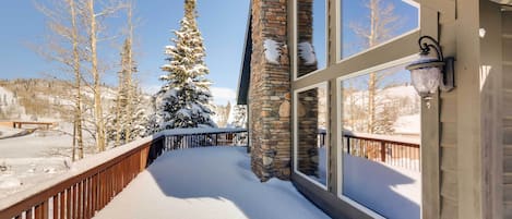 House (5 Bedrooms) | Interior