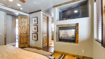 House (5 Bedrooms) | Interior