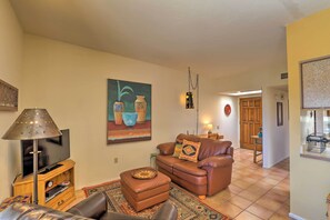 Apartment (1 Bedroom) | Interior - Sun-soaked AZ Townhome w/ Private Patio & Mtn View (Green Valley)