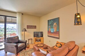 Apartment (1 Bedroom) | Interior - Sun-soaked AZ Townhome w/ Private Patio & Mtn View (Green Valley)