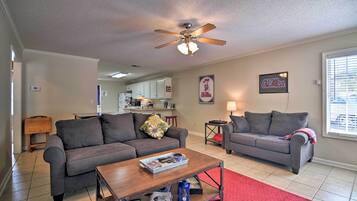 House (2 Bedrooms) | Interior