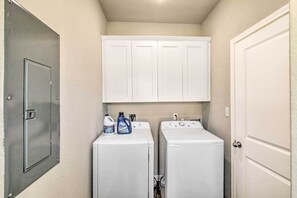 House (3 Bedrooms) | Interior - Welcoming Texas City Home ~ 6 Mi to Beach! (Texas City)