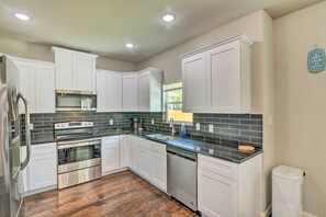 House (3 Bedrooms) | Interior - Welcoming Texas City Home ~ 6 Mi to Beach! (Texas City)