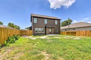 House (3 Bedrooms) | Interior - Welcoming Texas City Home ~ 6 Mi to Beach! (Texas City)
