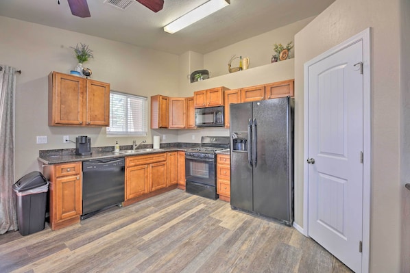 House (3 Bedrooms) | Interior - Fenced Yard, Fire Pit: Quiet Show Low Home! (Show Low)